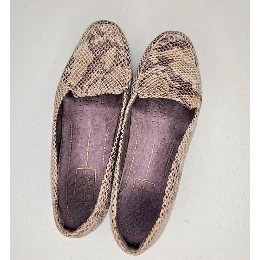 Clarks Artisan Brown Faux Snakeskin Leather Loafers Flats Slip Ons Size US 8 EUC